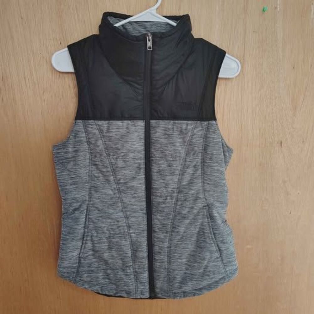 The North Face Vest Women's Medium Gray Outdoor Puffer Pockets Quilted Full Zip